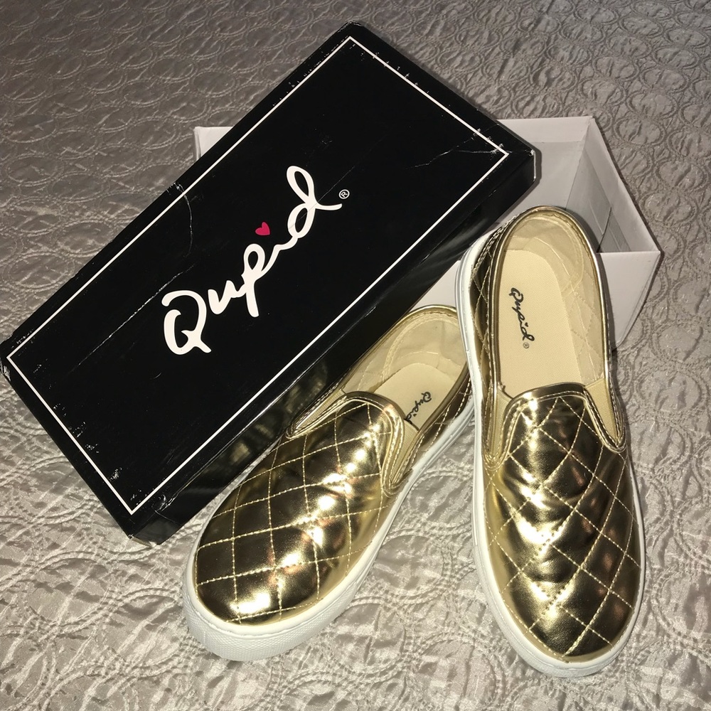 Qupid Women’s Reba Walking Shoe